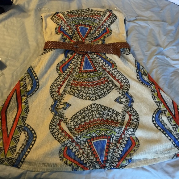 🎉new item🎉 tan and multi colored printed dress