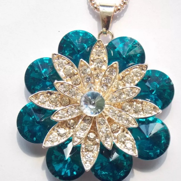 🌷Blue crystal petal pendant - Picture 2 of 3