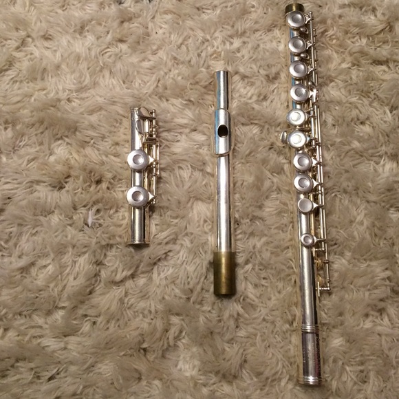 GENTLY USED GEMEINHARDT FLUTE