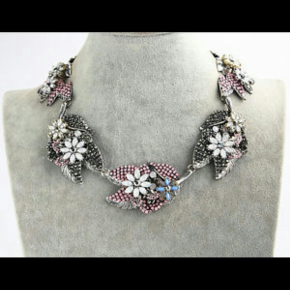 Jewelry - Nwt expressive bold statement necklace