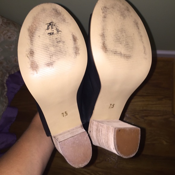 Low Heel Leather Shoes - Picture 3 of 4