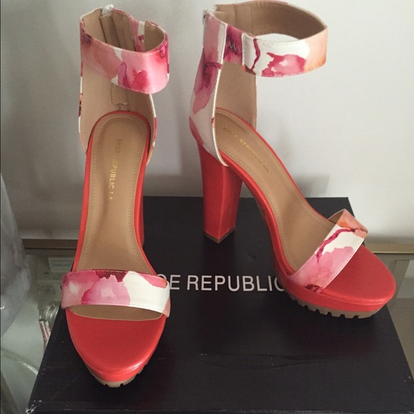 Red Floral Platform Sandals - Picture 3 of 4