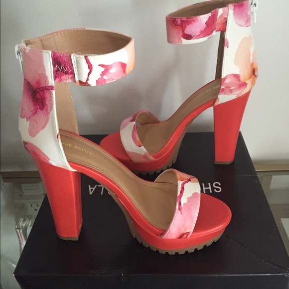 Red Floral Platform Sandals - Picture 4 of 4