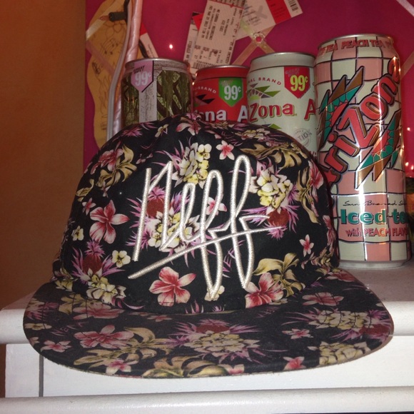 🌺 Floral Neff Hat 🌺