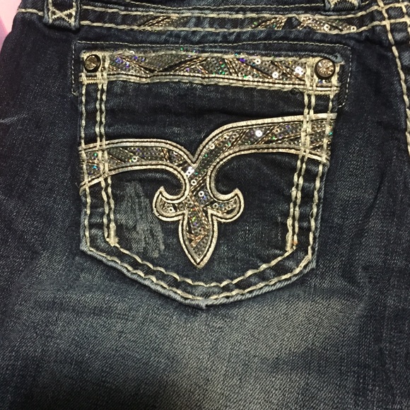 28 Easy straight Rock Revival jeans