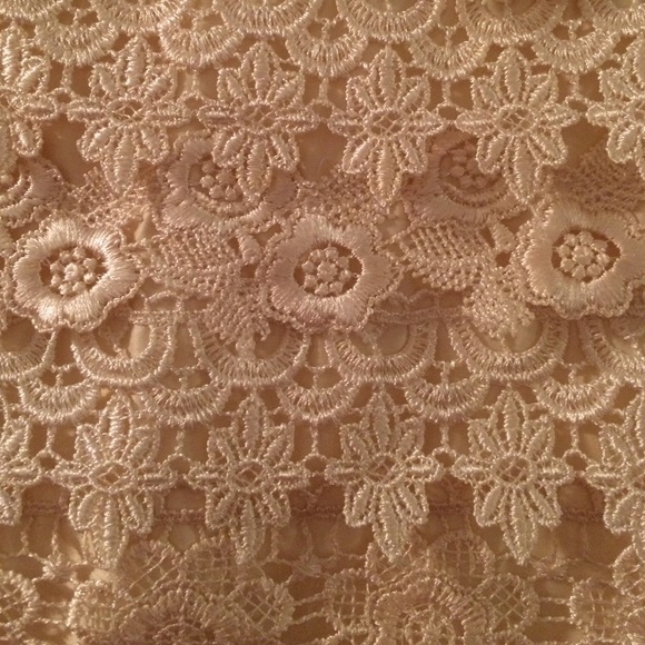 Beige lace skirt - Picture 2 of 2