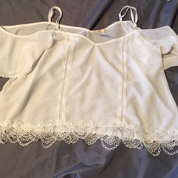 Cold Shoulder Lace Crop top - Picture 2 of 2