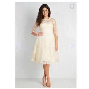 Modcloth Gilded Grace Dress in Champagne Size 16