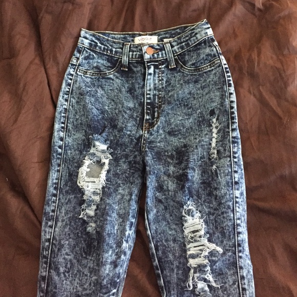High-Waisted Jeans
