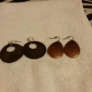 2 pairs earrings