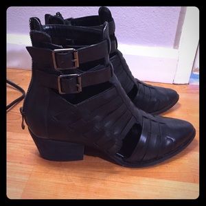 CHINESE LAUNDRY INDIGO GIRL BOOTIES
BLACK/8