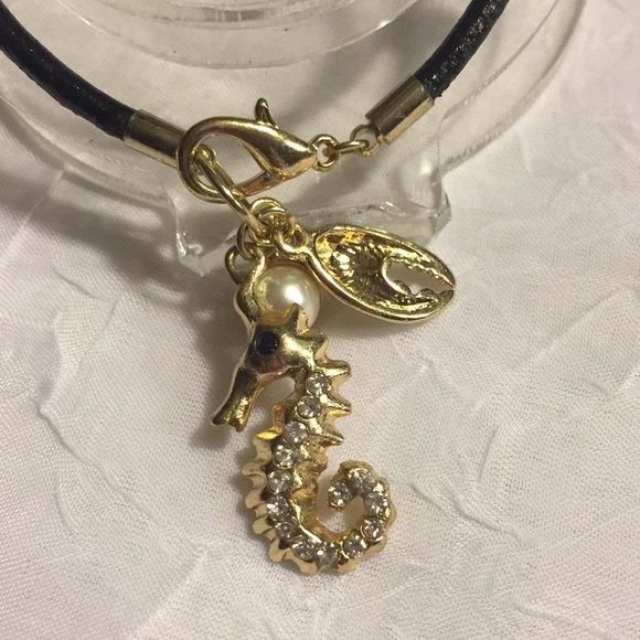 🚫SOLD🚫 Seahorse bracelet ❤️ $5 when bundled - Picture 2 of 4