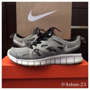 Clean & odor free Free Runs 2.0 size 5 in youth.