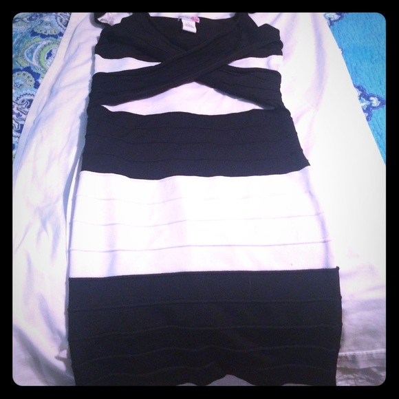 Body Central Dresses & Skirts - NWOT body central white and black bandage dress