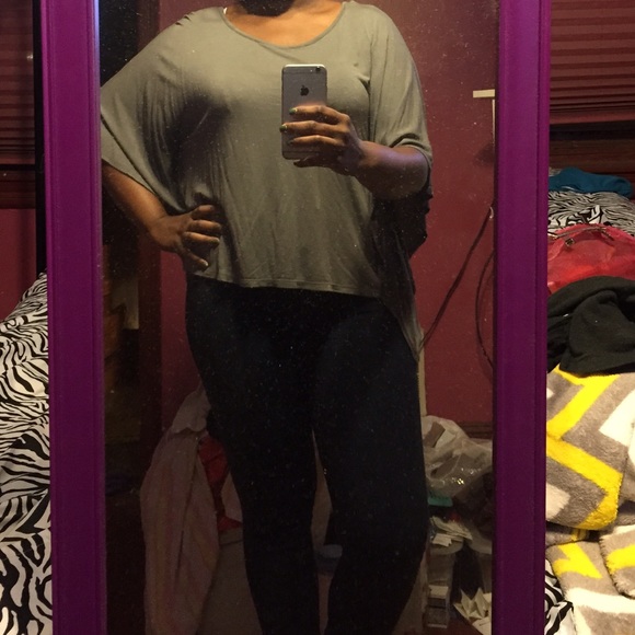 H&M Flutter Top - Picture 3 of 3