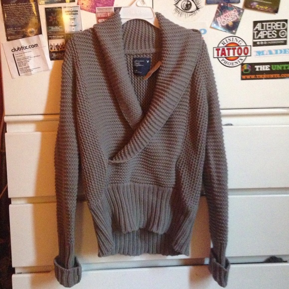 ❄️Open Chest American Eagle Sweater❄️