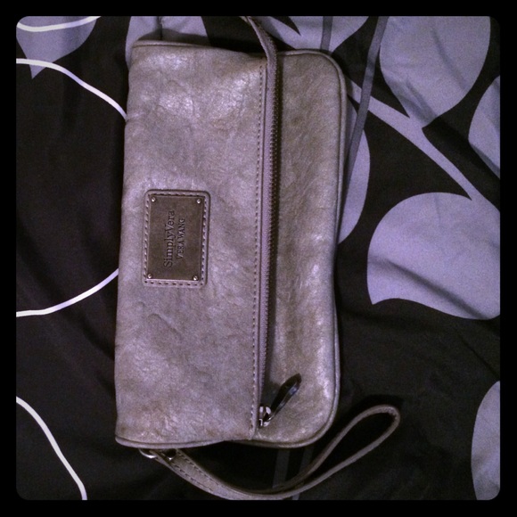 Vera Wang clutch. 💝