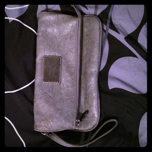 Vera Wang clutch. 💝