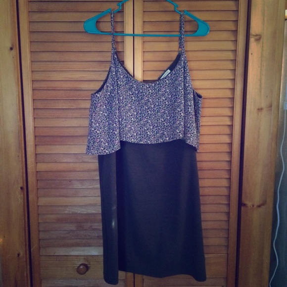 American Eagle Outfitters Dresses & Skirts - American Eagle flowy gray midi dress