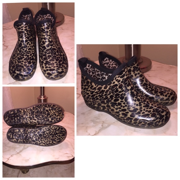 Rain shoes