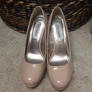 Steve Madden nude pump.