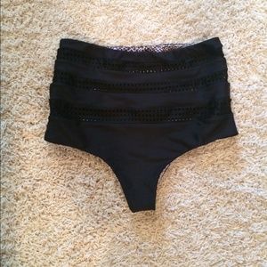 Acacia Madrid bottoms in storm