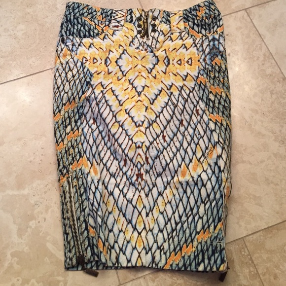 High waisted pencil skirt