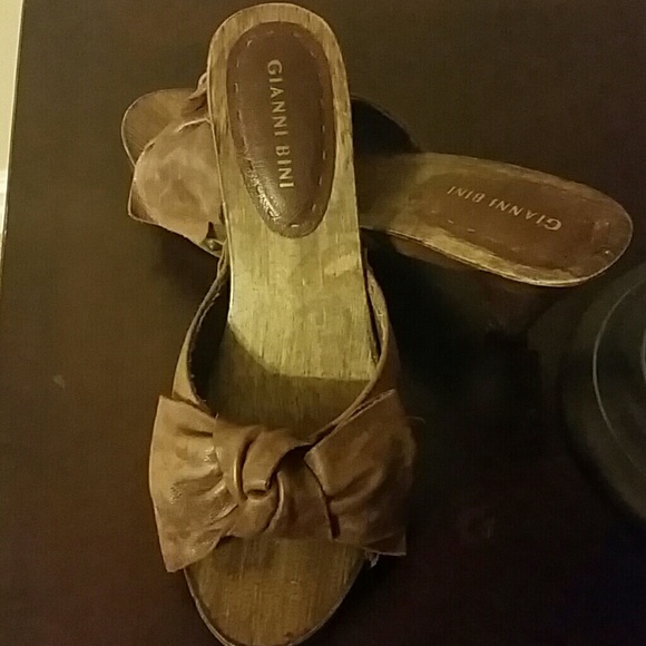Gianni Bini Brown heels - Picture 2 of 2