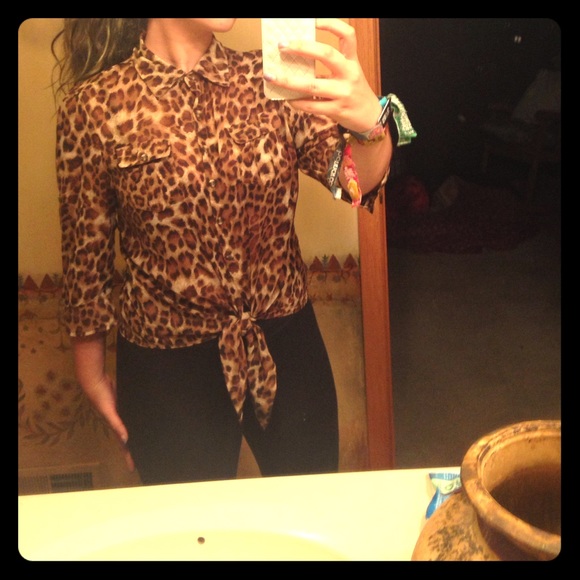 🔸🔶Button Up Cheetah Print Shirt🔸🔶