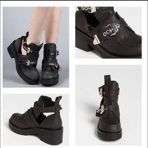 FINAL SALE Black cut out booties!