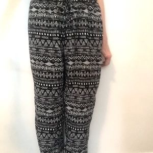 Black & white tribal print pants
