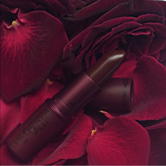 Eugenie & Charlotte - Picture 2 of 3