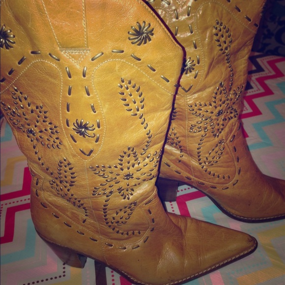 Light brown cowgirl boots