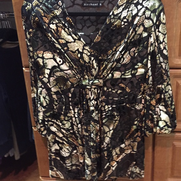 Great silky top to wear with leggings