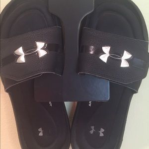 Under armour flip flops SOLD ON MERC