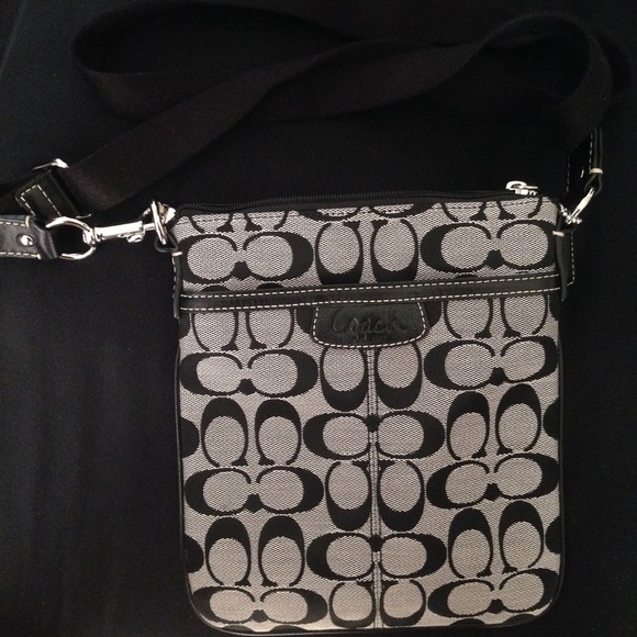 Coach Handbags - Coach crossbody bag