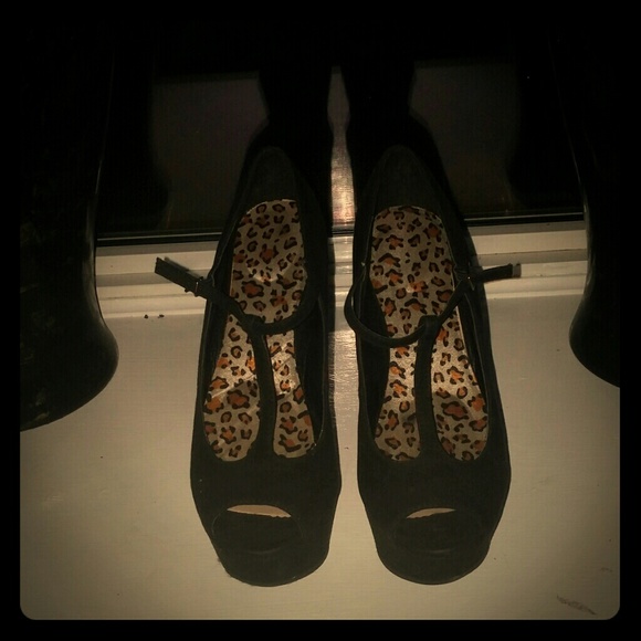 Black Pumps