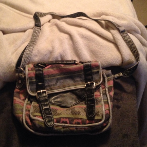 Very cute PacSun purse!