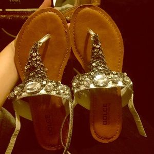 Dolce by mojo moxie size 6 sandals/flip flops...