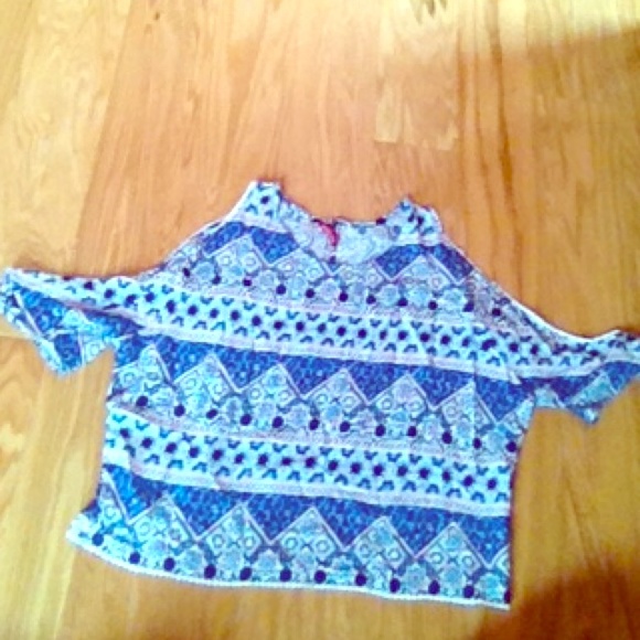 A really cute shirt from H&M 💙💗