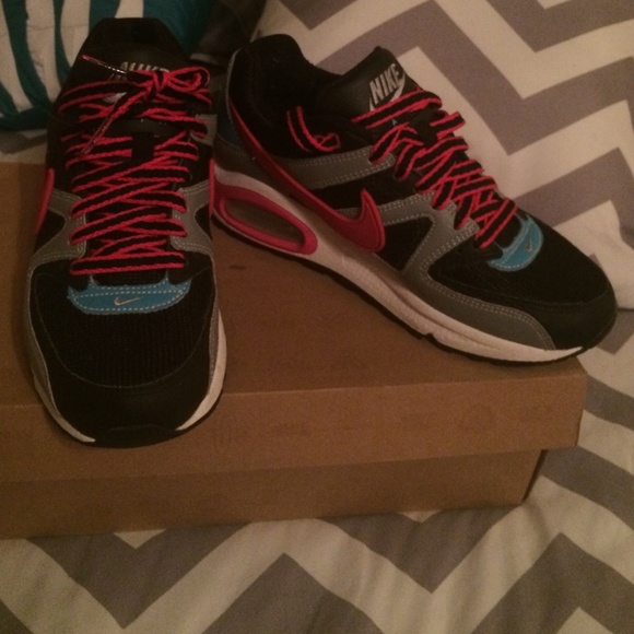 🍀🍀 nike shoes!!