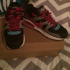 🍀🍀 nike shoes!!