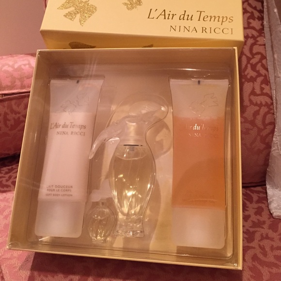 Nina Ricci L'air du Temps perfume set