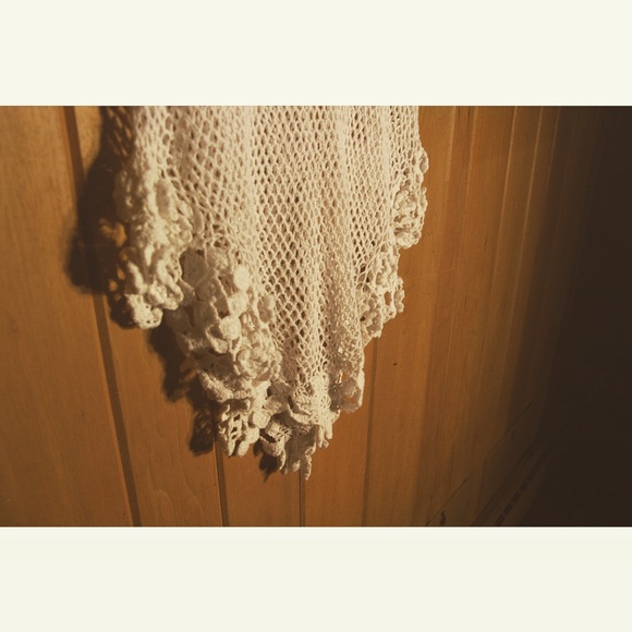 White Crotchet Flower Poncho - Picture 2 of 4