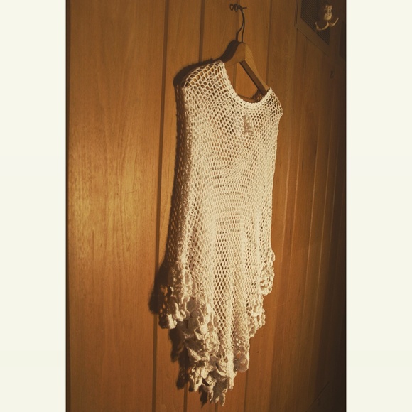 White Crotchet Flower Poncho - Picture 3 of 4