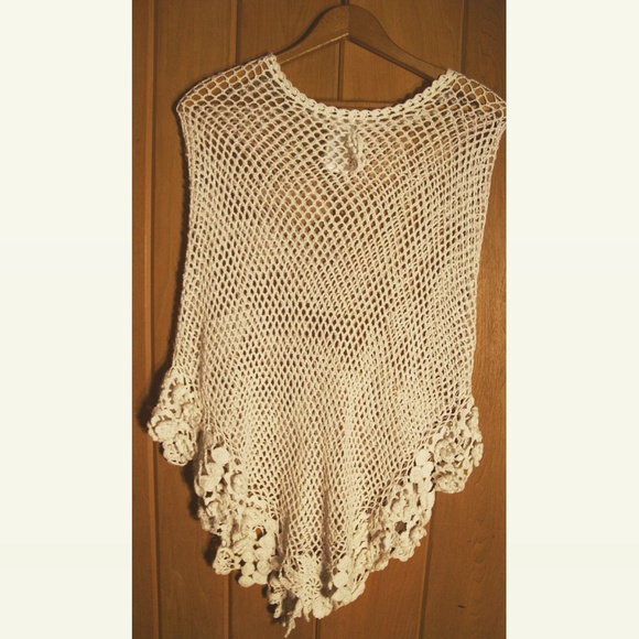 White Crotchet Flower Poncho - Picture 4 of 4