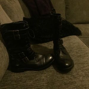 I.D. Required black combat boots size 6.5