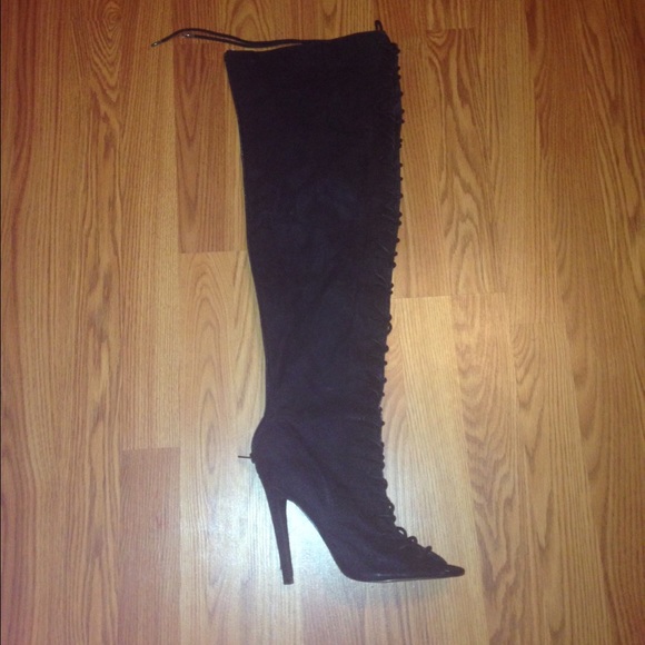 Laced boots