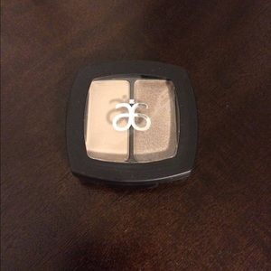 Eyeshadow duo