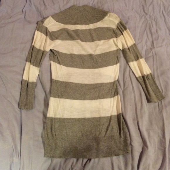 Top - Picture 2 of 4